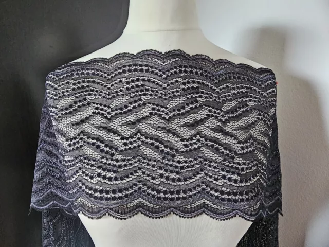 Französische elastische  Spitze,Spitzenborte,Lace in schwarz weiß 21cm breit