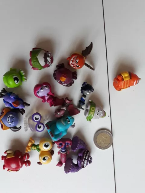 Lot de figurines diverses  jouets monstres et compagnie