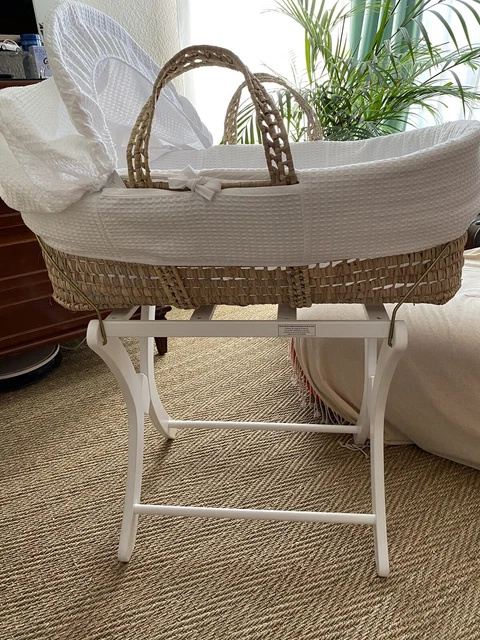 OTraki Baby Geschenkkorb Mit Holzrädern - Personalisierter Aufbewahrungskorb Mit Kleiderbügeln