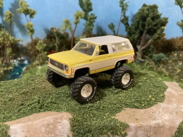 1974 Chevy Blazer K5 Lifted 4x4 Raised Up Truck 1/64 Diecast Custom Off Road M2