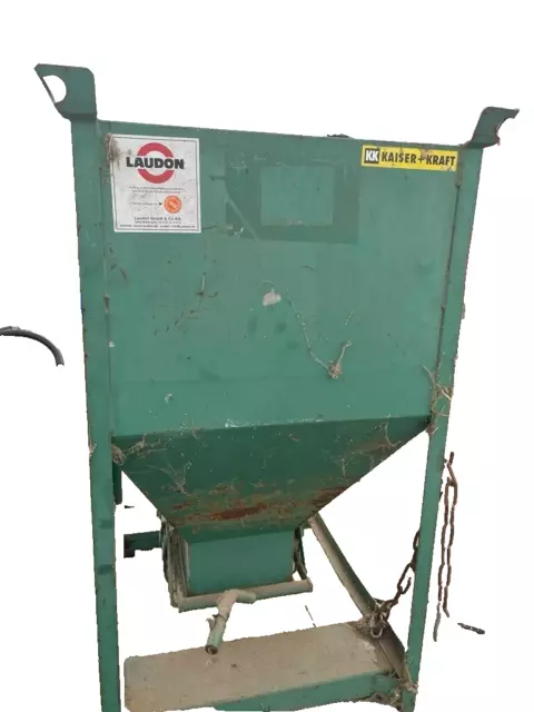Silobehälter / Silo / Schüttgutbehälter / Kaiser & Kraft / Unterbau mit Füßen
