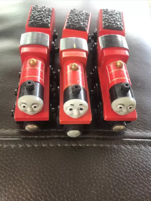 JAMES - Thomas the Tank Engine & Friends Wooden Railway Train & Tender - 1 Set