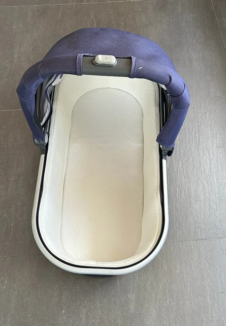 Navy UPPAbaby Bassinet, VERY LIGHTLY USED