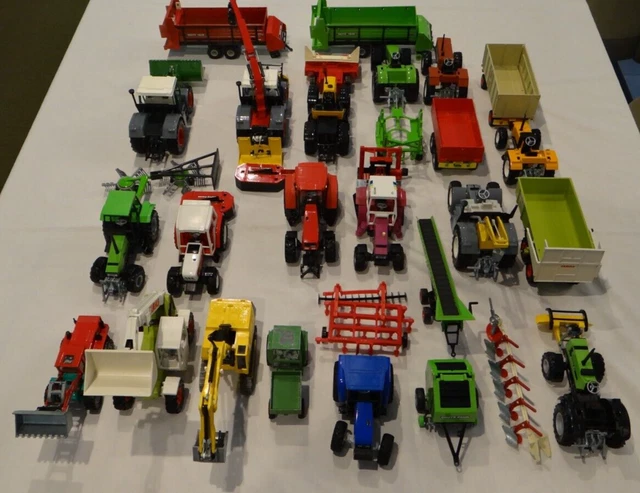 Lot SIKU 1:55 - 16 Pièces Tracteurs Et Accessoires Ferme - Occasion