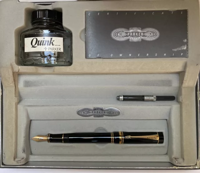 Parker Duofold Vintage Black 18k Medium Nib Fountain Pen