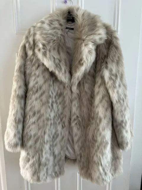 Roman Beautiful Soft Snow Leopard Faux Fur Long Jacket Size Medium  New