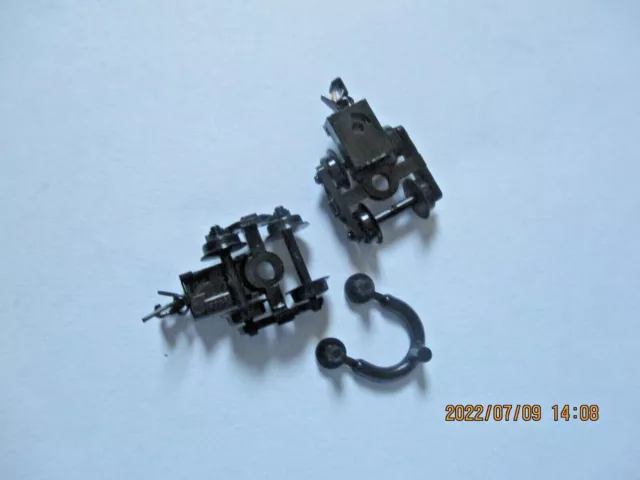 Micro-Trains Stock # 00402031 Roller Bearing Trucks with Couplers (956) Z-Scale 2