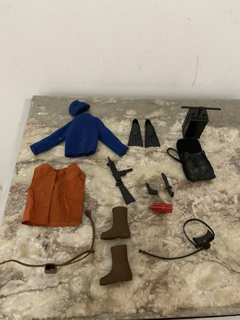 LOT BIG JIM Mattel années 70 + accessoires et armes EUR 30,00 - FR