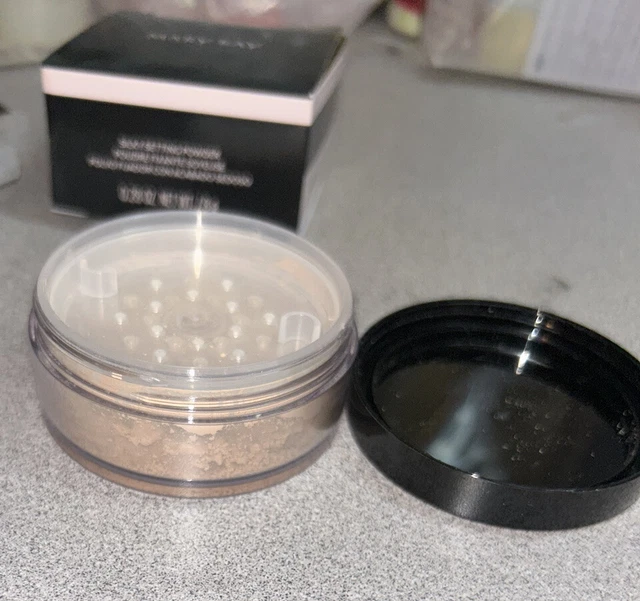 Polvo sedoso Mary Kay marfil mediano 0,28 oz/8 g nuevo en caja