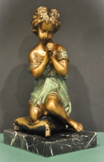 Bronze signé "OD MOREAU" Jeune enfant en prière sur socle en marbre noir