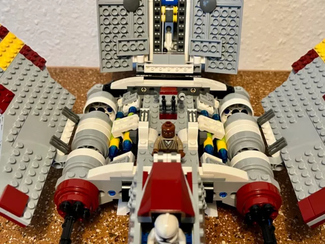 LEGO Star Wars: Republic Attack Shuttle (8019) Teile und Figure vollständig 3