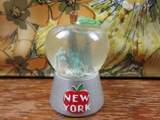 Vintage New York City Twin Towers The Big Apple Shaped Snow Globe Snowglobe VTG