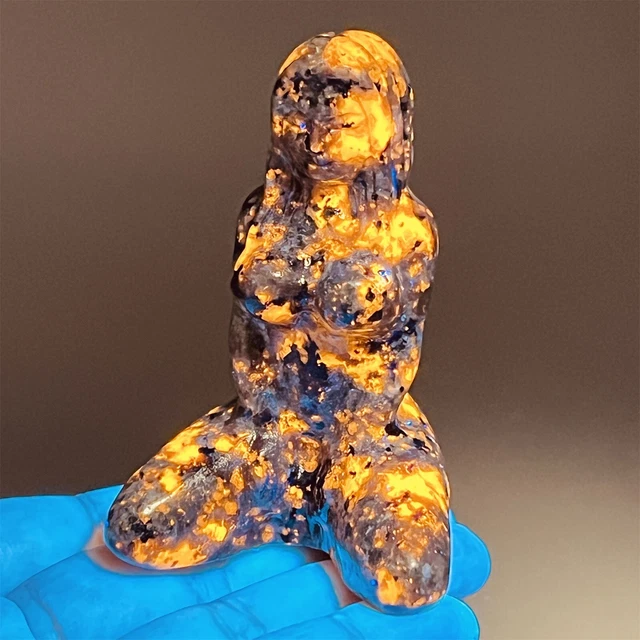 3" Natural Yooperite hand carved women naked quartz crystal Skull healing 1x
