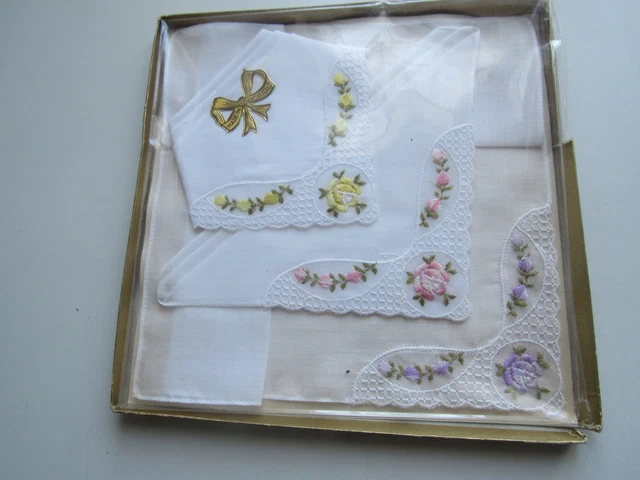 Boîte De 6 Mouchoirs Brodés Très Jolis - Blanc - Parfait Comme Accessoire De Poche Ou Cadeau Délicat