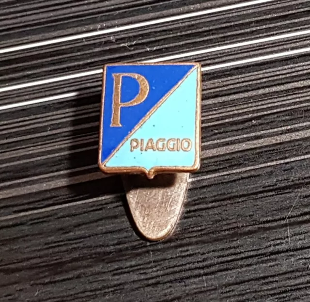 Piaggio Knopf Logo emailliert "PICCHIANI BARLACCHI" ALT+ORIGINAL - Maße 11x14mm