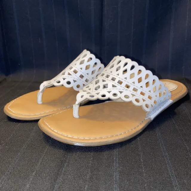 BOC Born Women's Size 8 White Sandals Shoes Thong Flip Flop Cut out Design
