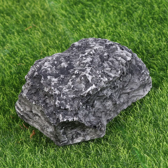 Escondite de roca falsa para decoración al aire libre se siente real