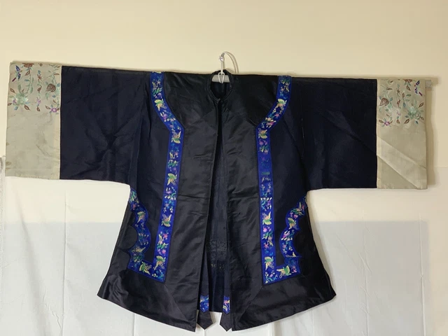20th century Chinese embroidered on black and cream silk robe 20th century Chinese embroidered on black and cream silk robe