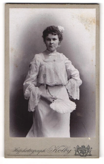 Fotografie Kolby, Plauen i. V., Rädel-Strasse 1, Junge Dame mit Fächer in Bluse