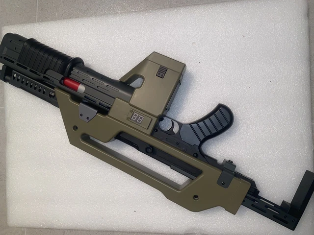 ALIENS M41A PULSE Rifle Prop Replica Snow Wolf Edition £550.00 ...