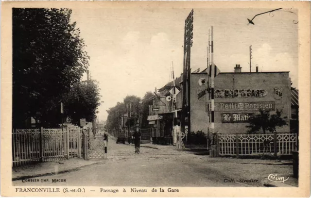 CPA FRANCONVILLE - Passage a Niveau de la Gare (107110)