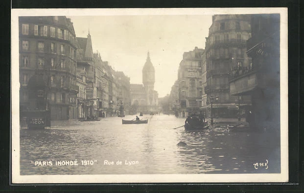 CPA Paris, Inondation 1910, Rue de Lyon, vue de la rue