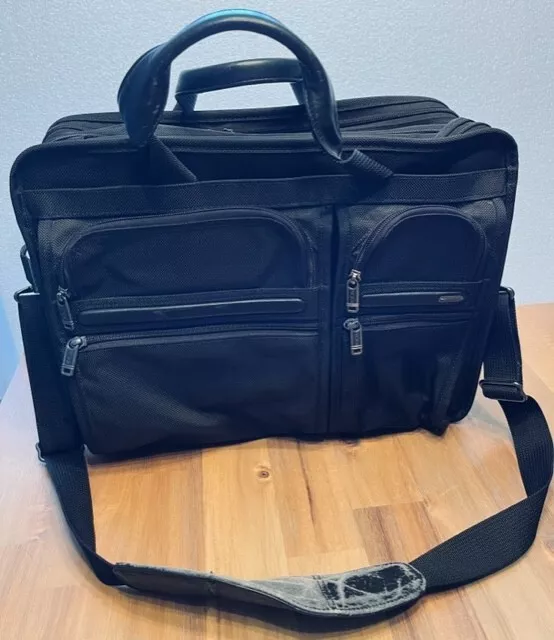 TUMI Laptop Briefcase Preowned~Black~ Holds up to a 17-Inch Computer~EC