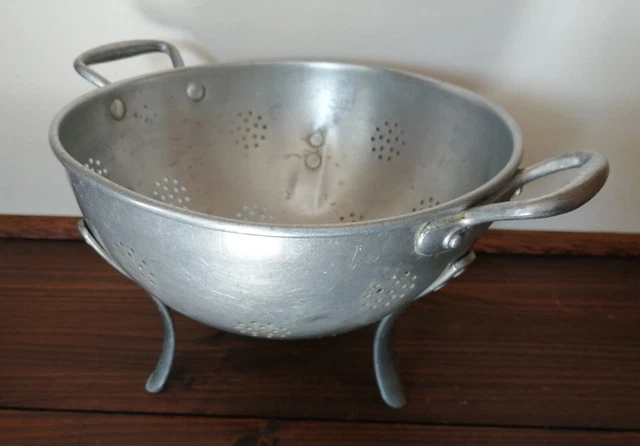 Passoire Ancienne En Aluminium Tripode - Diamètre 23 Cm, Marque Tournus - Occasion En état Fonctionnel
