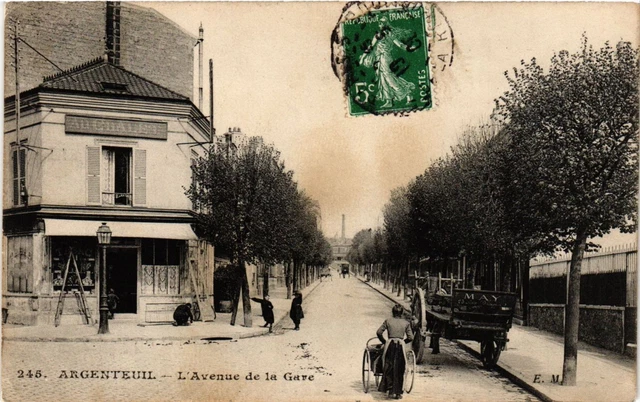 CPA Argenteuil -L'Avenue de la Gare (290425)