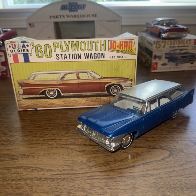 JOHAN 1960 PLYMOUTH Station Wagon 1/25 Scale Built Model Car