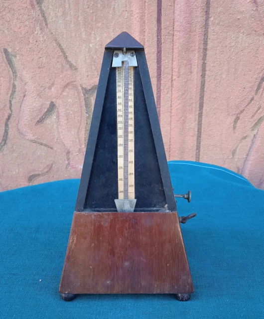 Antico metronomo in legno, segnatempo