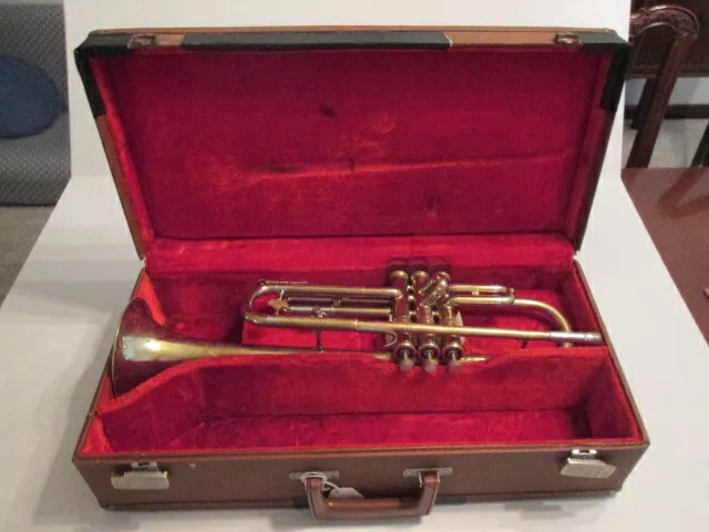HOLTON Collegiate Trumpet--A110a