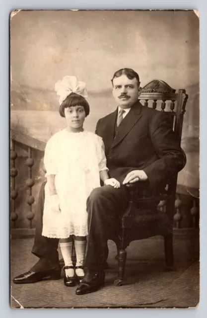 c1923 RPPC Father Sits in Chair with 10 year old Daughter VINTAGE Postcard 1293