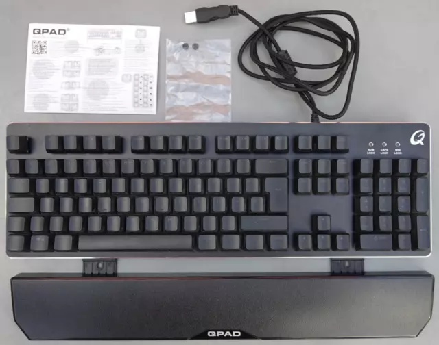 QPAD MK40 Gaming Tastatur Keyboard schwarz QWERTZ RGB beleuchtetes Tastenfeld