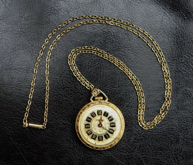 VINTAGE LUCERNE SWISS Made Wind-Up Necklace Pendant Watch Roman