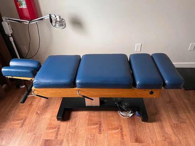 Thuli Chiropractic table with Elevation - Great Condition