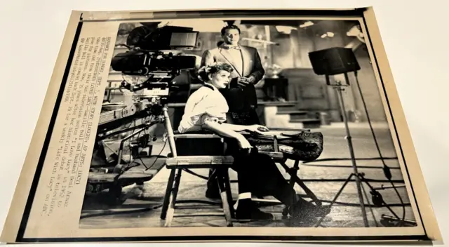 I LOVE LUCY original Associated Press wire photo LUCILLE BALL DESI ARNAZ on set