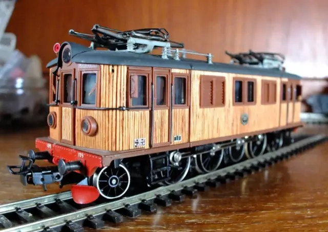 Marklin 3170 HO gauge Swedish Litt D electric locomotive in wooden livery 3