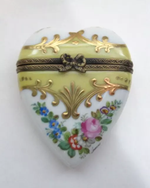 Peint Main Limoges Trinket - Golden Heart Box