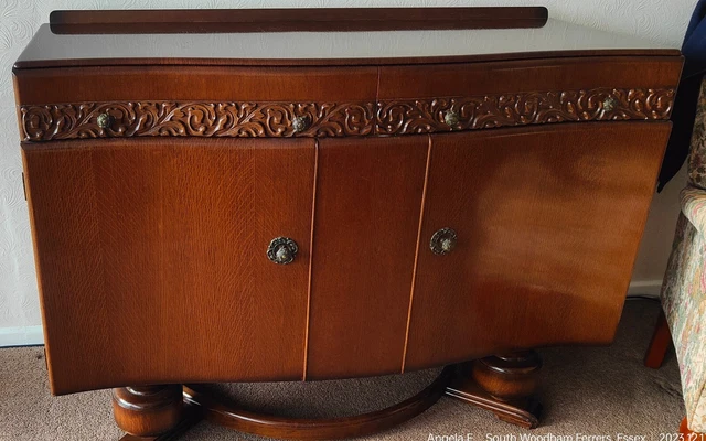 Sideboard with extendable shop top