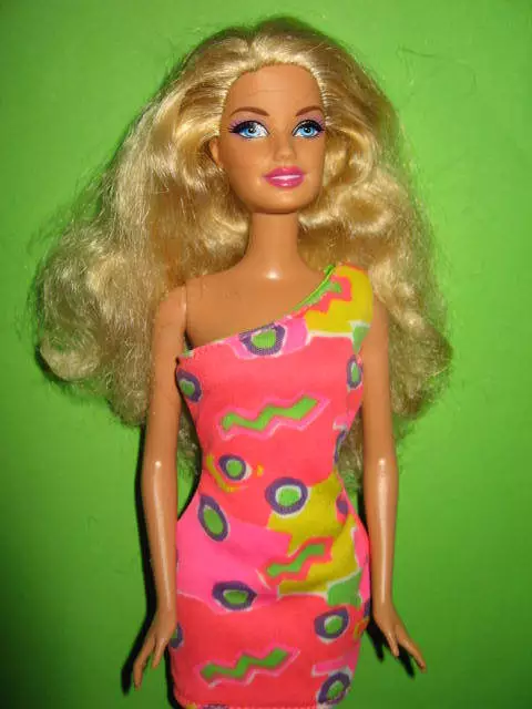 B152) Alte Blonde Barbie Mattel 1998 Im Kurzen Bunten Kleid Sehr Gut Erhalten