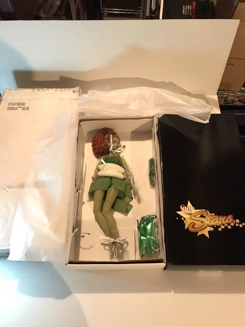 Tonner Poison Ivy 17” Deluxe DC Stars Doll - New - Never Removed From Box