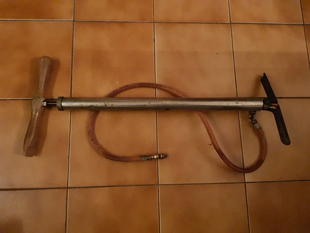 Pompe a pied ancienne -Collection d'occasion