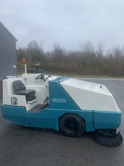 Tennant 800 Sweeper Gas Ford ENG. Totally Serviced Very Clean  Low Hrs.