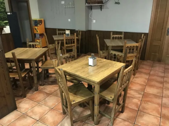 mesa y sillas comedor de bar