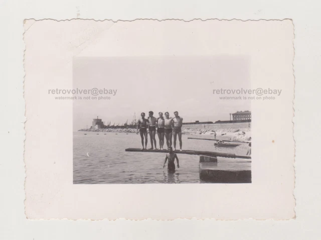 AFFECTIONATE HANDSOME YOUNG Fishermen Shirtless Men Bulge Trunks Beach ... wallpaper 5