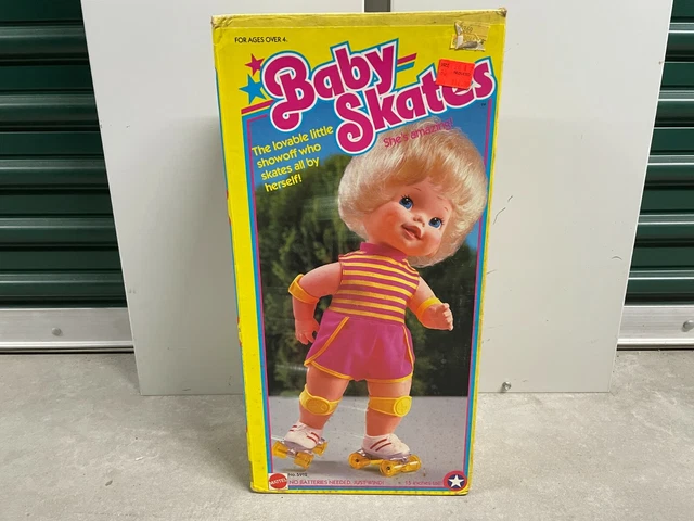 VINTAGE 1982 MATTEL 5912 BABY SKATES Wind Up Roller Skating Doll