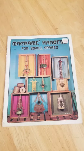 PERCHAS MACRAME para ESPACIOS PEQUEÑOS Libro de Artesanía 23 páginas 1975 De Colección