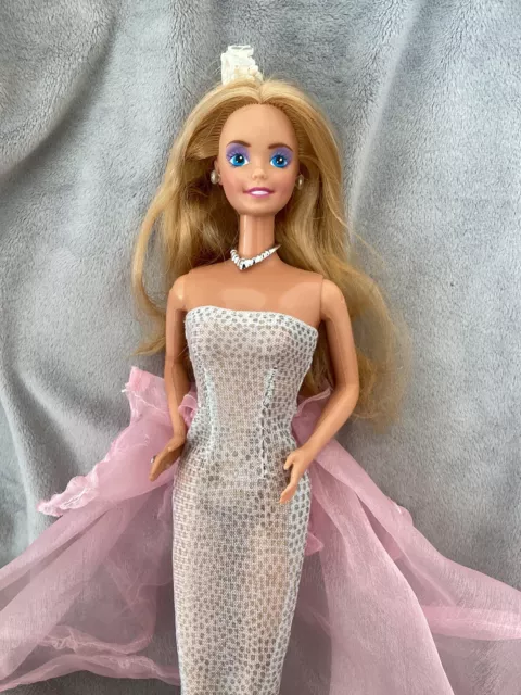 Vintage 1986 Super Hair Barbie Doll , Original Barrette & Jewellery. VGC