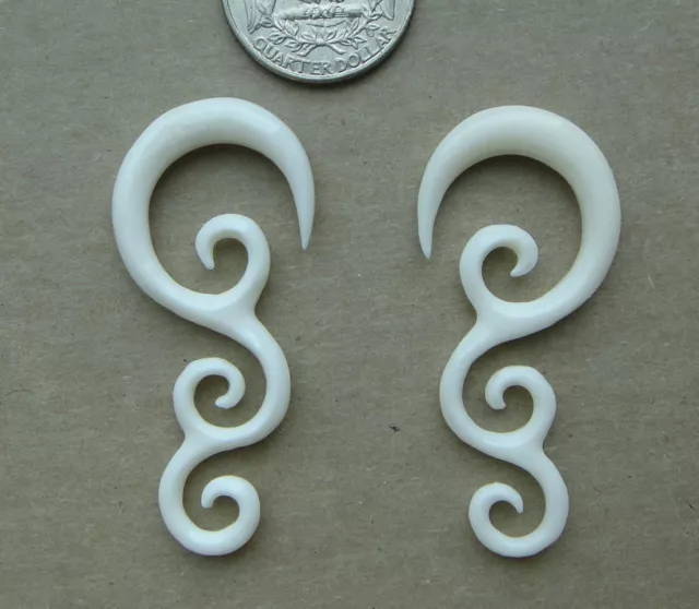 Pair BONE TRIBAL FLORAL SWIRL VINE TALON SPIRAL HOOK EAR HANGIND PLUGS GAUGES